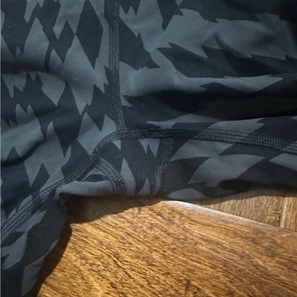 Lululemon invigorate high rise crop - Picture 2 of 7